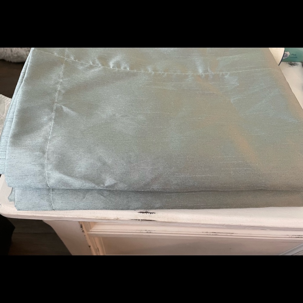 Drapes/curtain 54x90 2 panels